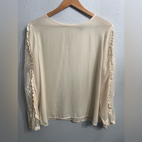 EUC XL Beige Lace sleeve Blouse - Picture 1 of 9